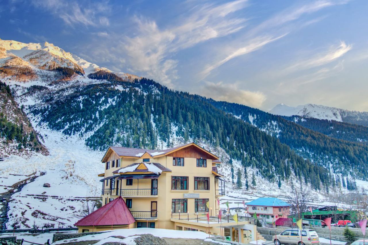 Czara Resort Sonamarg - Luxury Mountain Resort with Himalayan Views in Kashmir